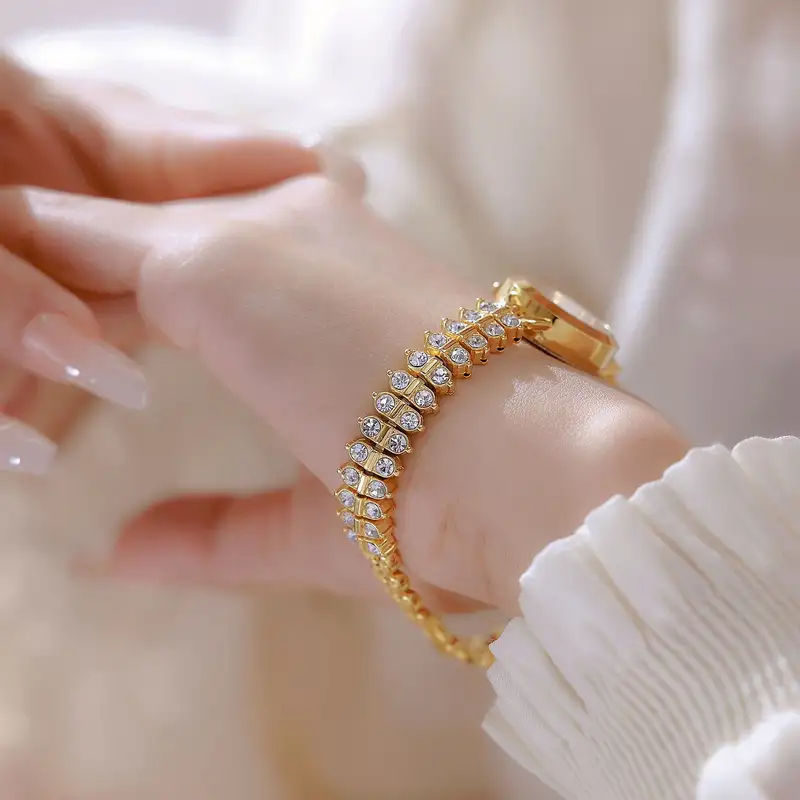 Watches and accessoriesNew light luxury exquisite small gold tassel retro high-end watcha gift for womenfashionable quartz watch - Image 4