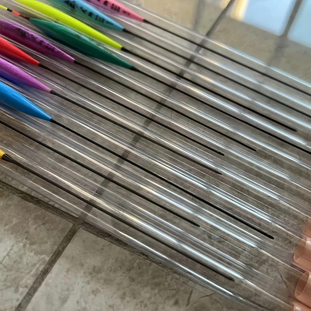 10 قطع عوامة صيد عالية الوضوح مع أنبوب تخزين، ملحقات صيد الأسماك (لون عشوائي)