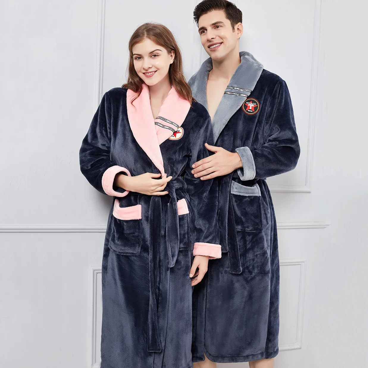 Peignoir de couple en glouton d'hiver, vêtements de nuit optiques, kimono, robe de poche, lieu chaud, sourire, vêtements d'intérieur, vêtements de détente