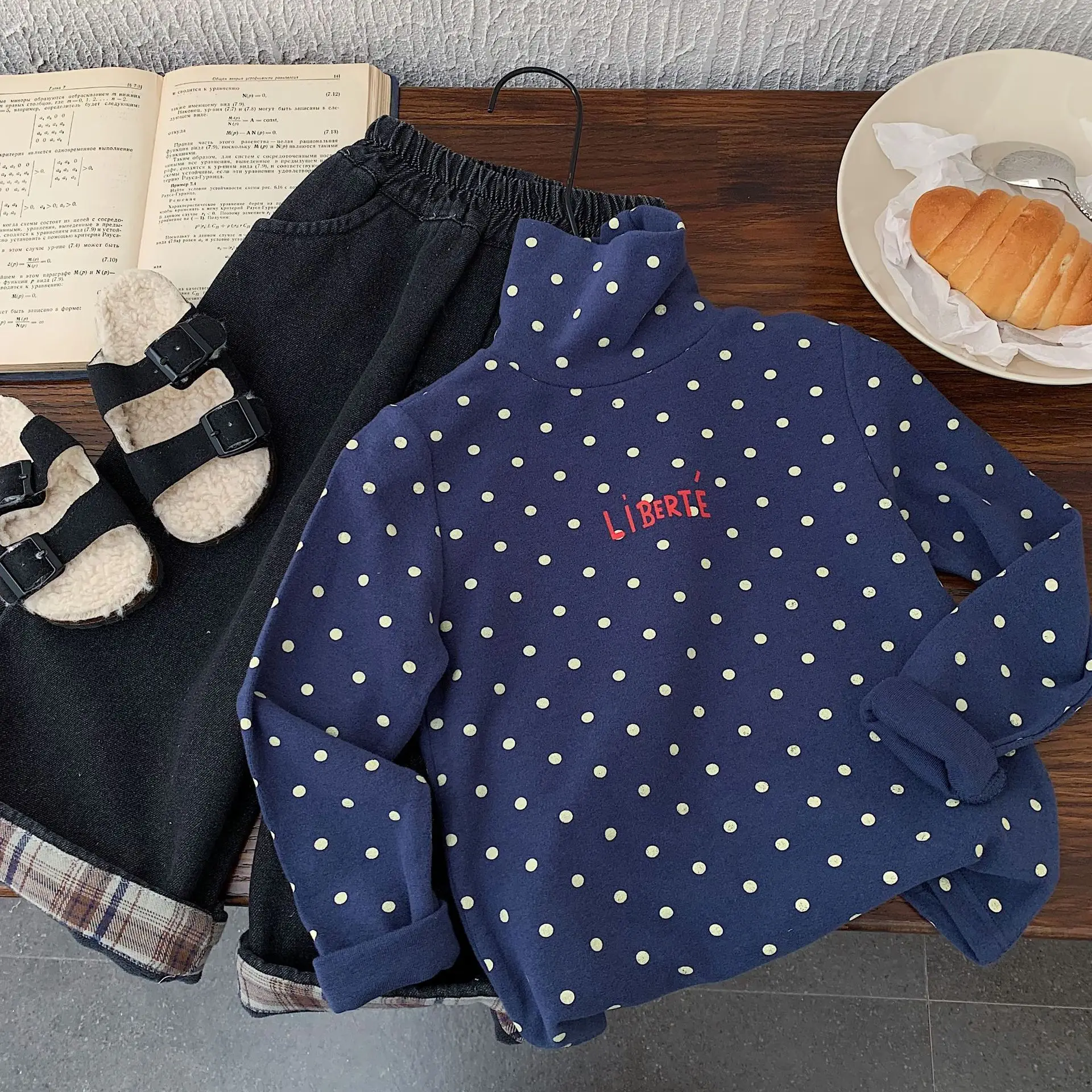Winter New Korean Version Girls' High Neck Warm Long Sleeved Children's Polka Dot Letter Elastic Base Shirt