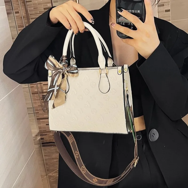 

Botanical Garden Print Shoulder Bag For Women Artistic Underarm Bag For Spring Outings And Brunch Dates
