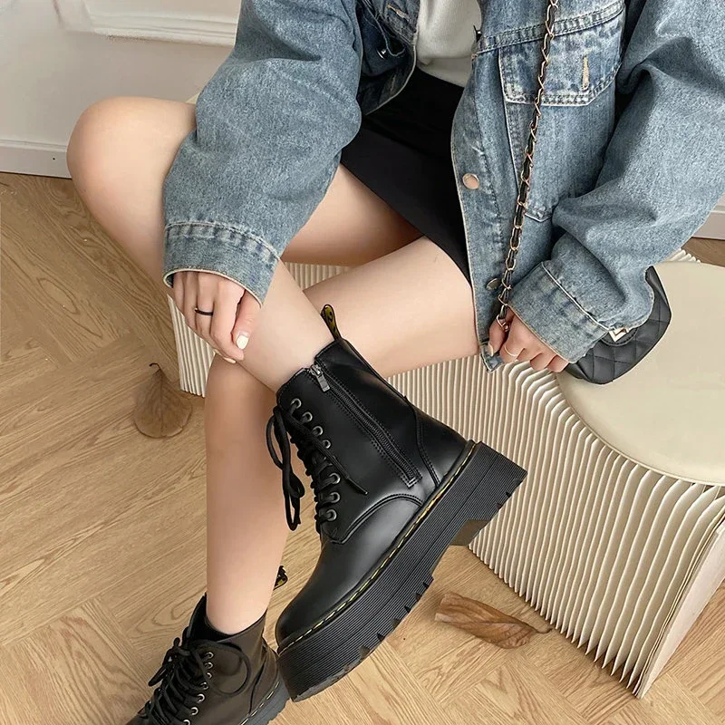 Minimalist Lace-up Combat Women Boots 5Cm Chunky Heel Platform Women Boots British Style Thick Sole Increase Height Casual Boots