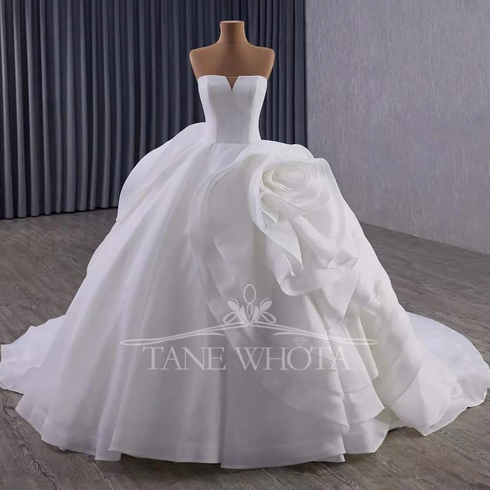 Elegant Strapless Sleeveless Lace Up Back 3D Flower Customized Ball Gown Wedding Dress