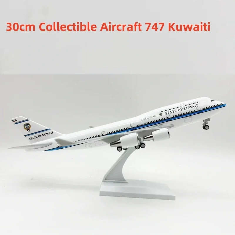 

Масштабная модель самолета Boeing 747 авиакомпании Kuwait Airlines, 1:240, 30 см, из смолы, литая, с шасси, игрушечный самолет для детей, декор