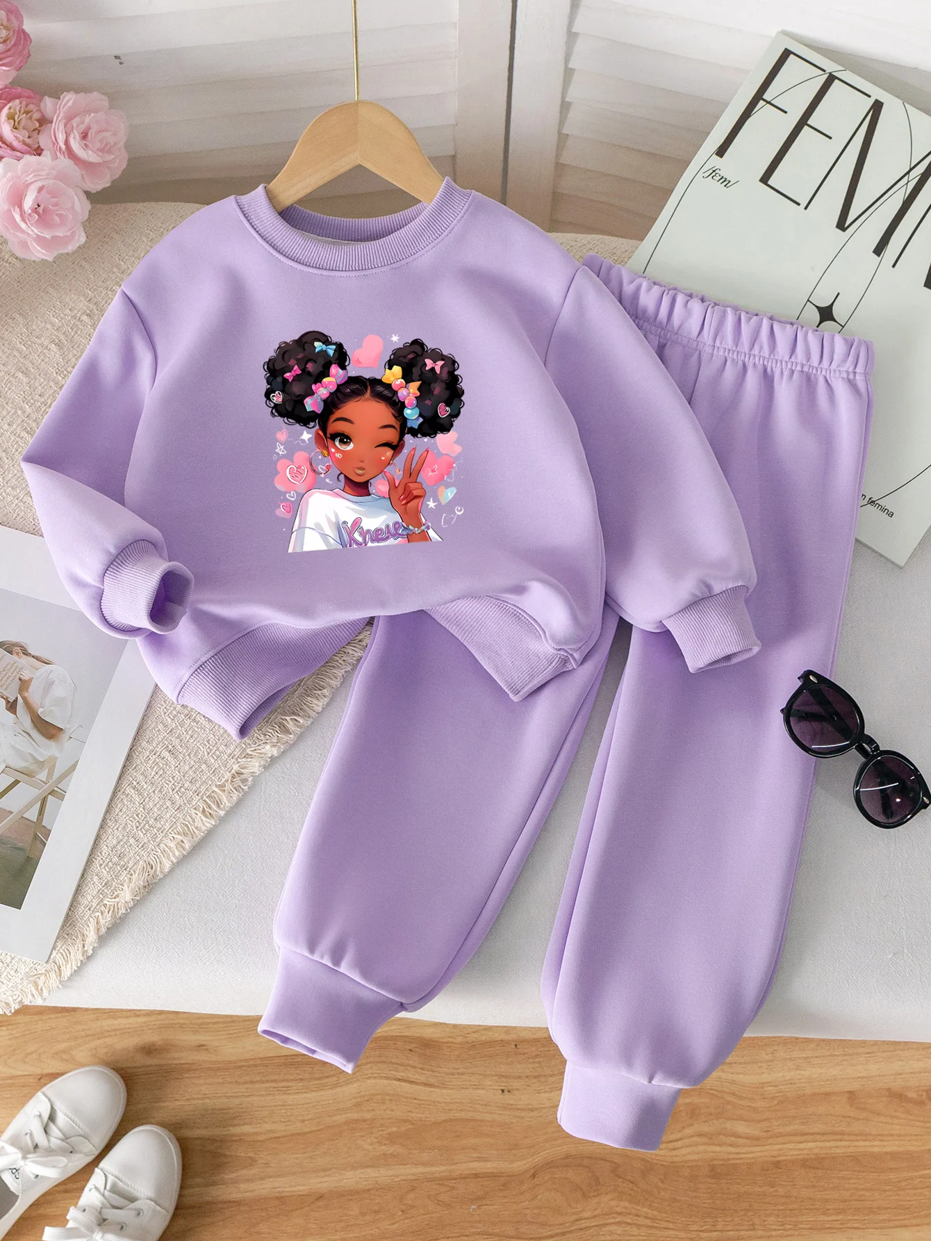 

2-piece set of girls' sweatshirt and pants for autumn, paired with children's casual and comfortable outfit combination