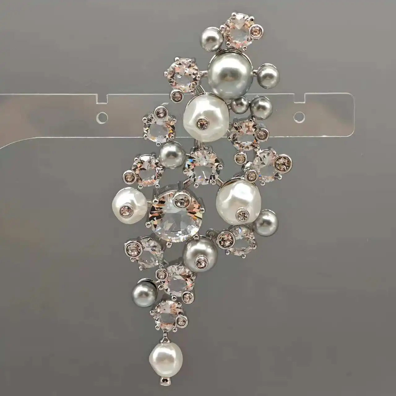 

Pure white fashionable starry sky pearl diamond brooch