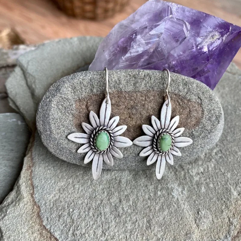 Vintage Sunflower Charm Women's Mom Earrings Western Tribal Turquoise Carved Edge Jewelry