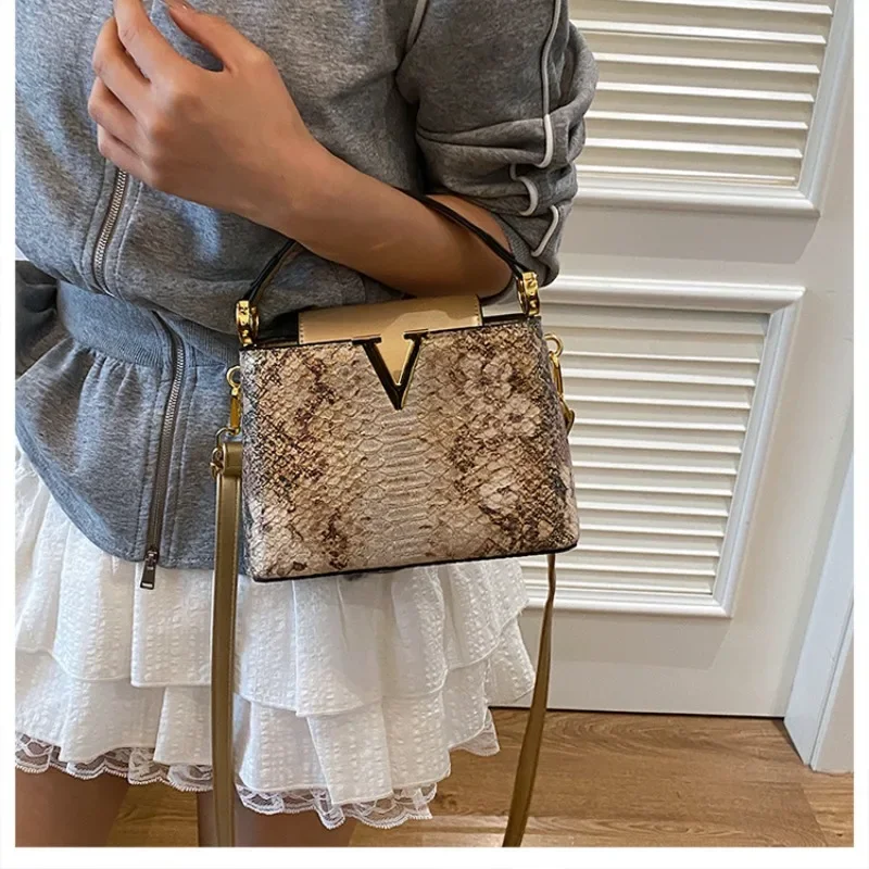 

Дизайнерская сумка-тоут со змеиным принтом 2025 года - роскошная сумка через плечо с алфавитом, женская модная элегантная сумка