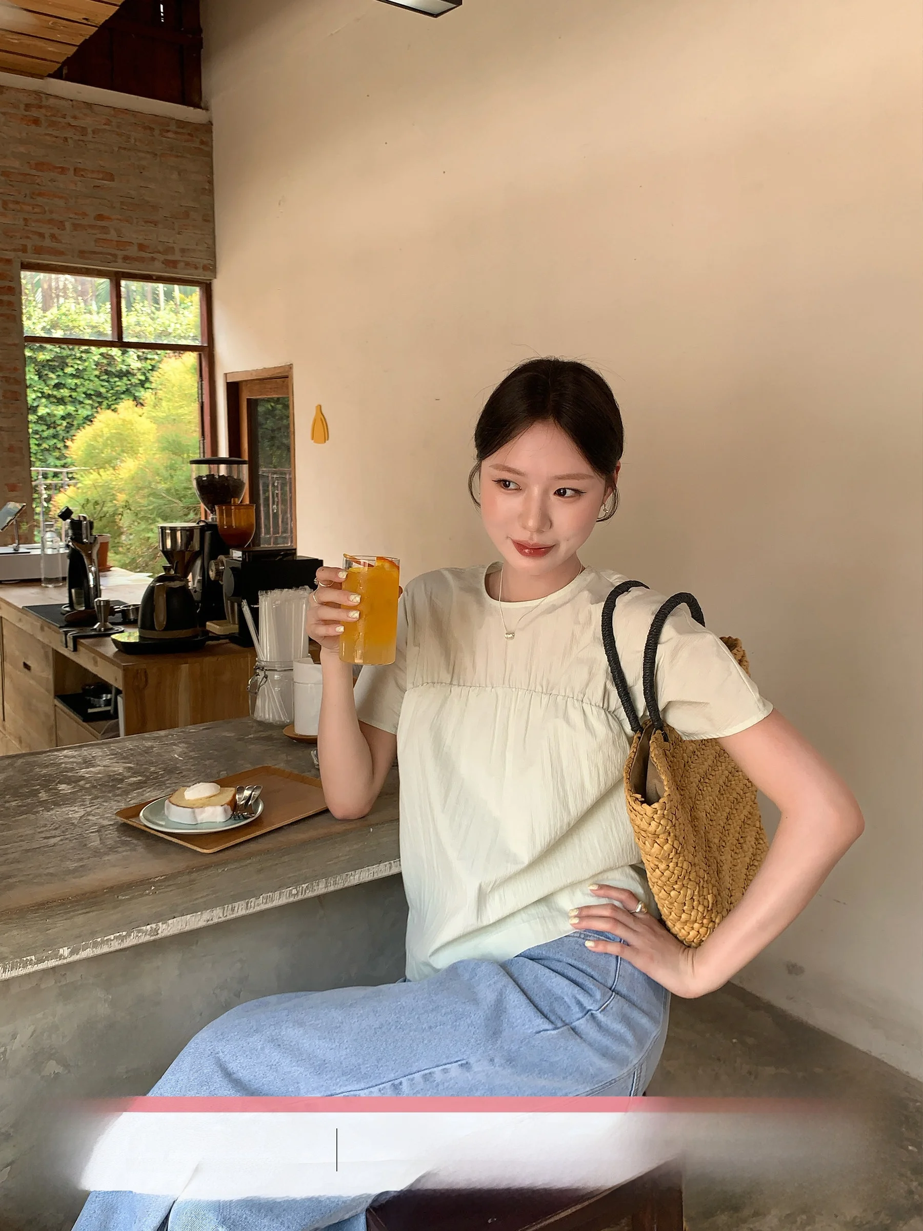 

Simple round Neck Shoulder Drawstring Short Sleeve Cotton Shirt Large Flower Design Summer Casual Loose Fit Women's Blouse