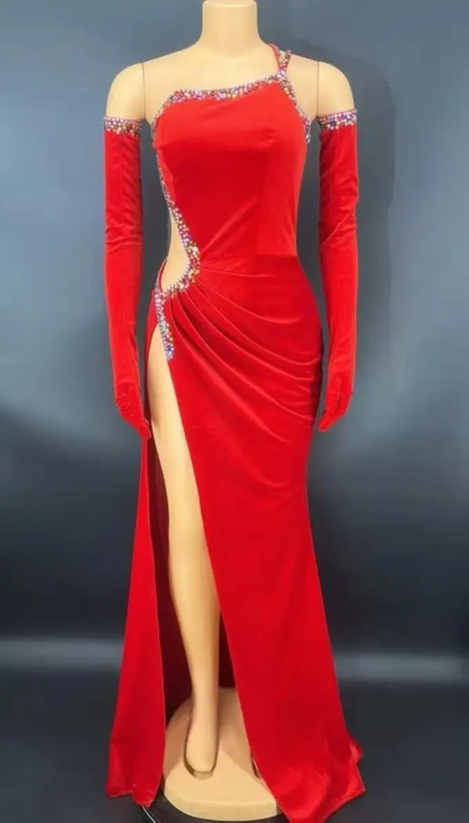 Elegancka, dopasowana sukienka w kolorze czarnym z paskiem, idealna na przyjęcia, kolacje, występy sceniczne i spotkania firmowe Y033