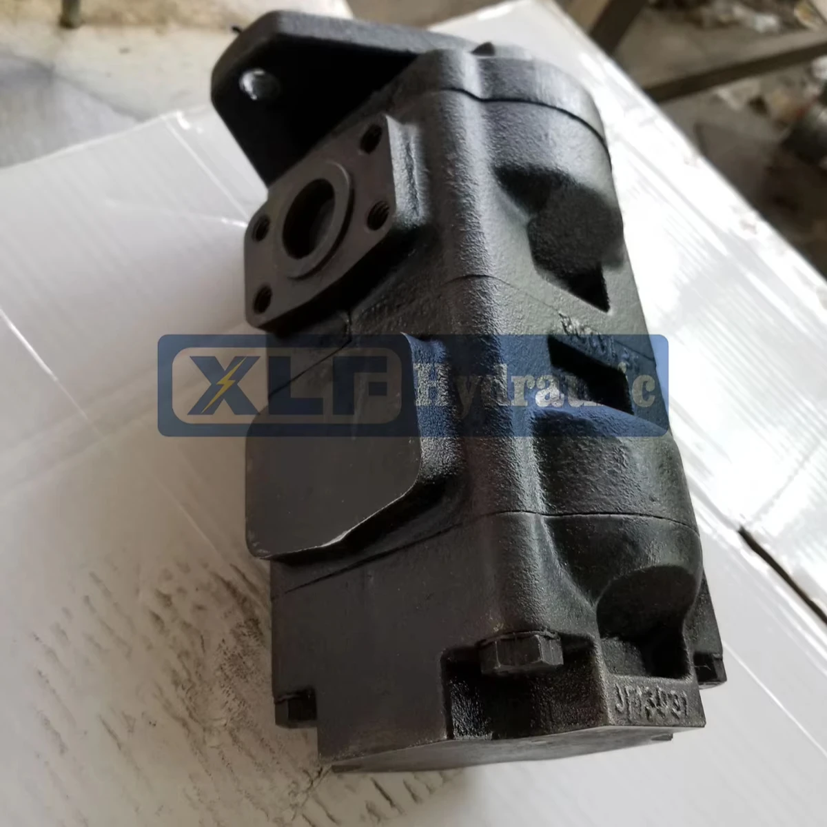 3CX 332F9029 332/F9031 20/925340 High Efficiency 3-Stage 250 Bar Hydraulic Gear Pump with 3/4 in Connection