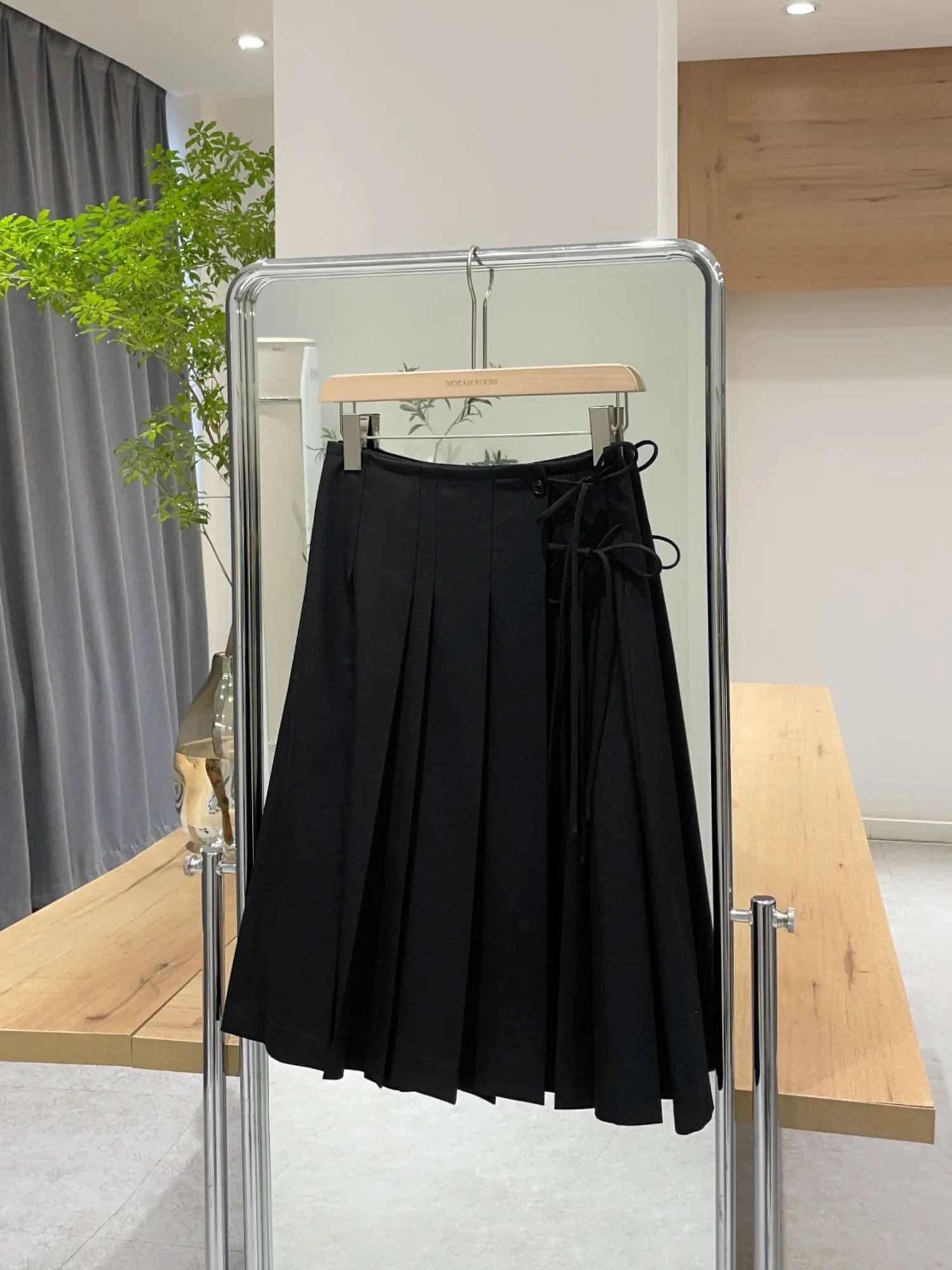 

Nolara Authentic Winter 2025 Simple Belted A-Line Pleated Skirt Women's High Waist Polyester Blend Fiber Skirts