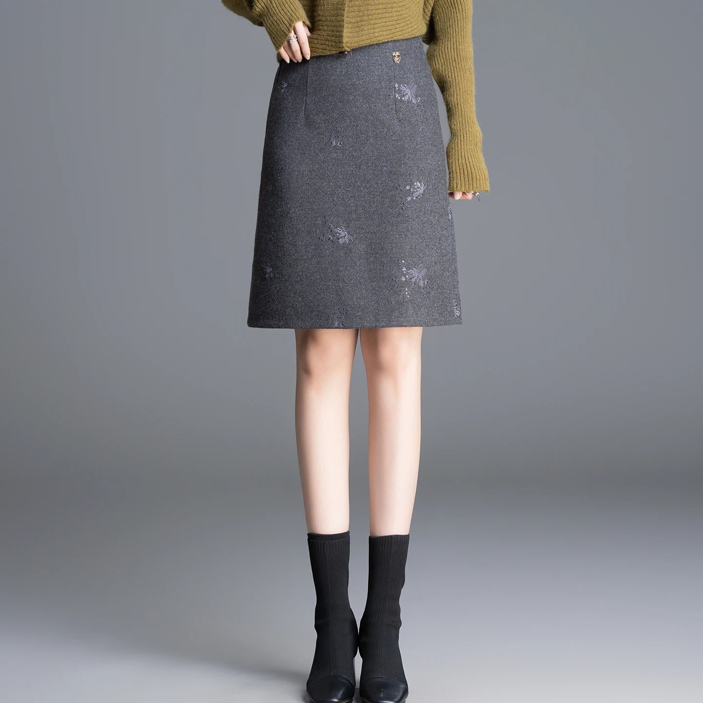 

ZUZK Winter Fashion Embroidery Decoration Short A-line Skirt Women Korean Version Elastic Waist Woollen Warm Skirts Retro Skirts