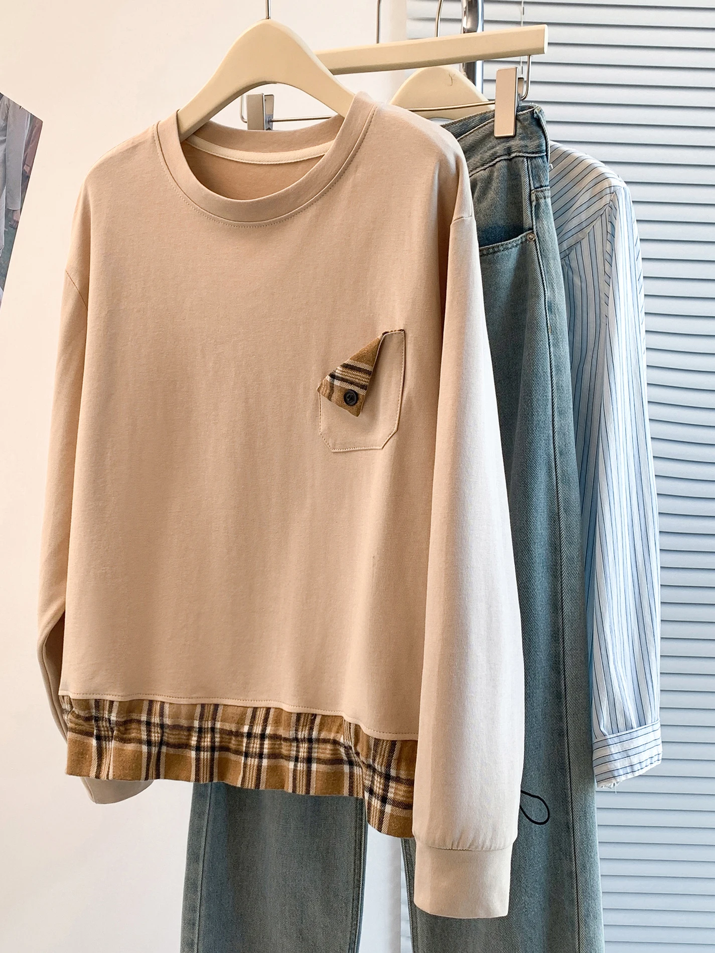 

Casual Plaid Splicing T-irt Women's Faionable Age-Defng Korean-Sle Sweatirt Loose Fit Long Sve Cotton round Ne