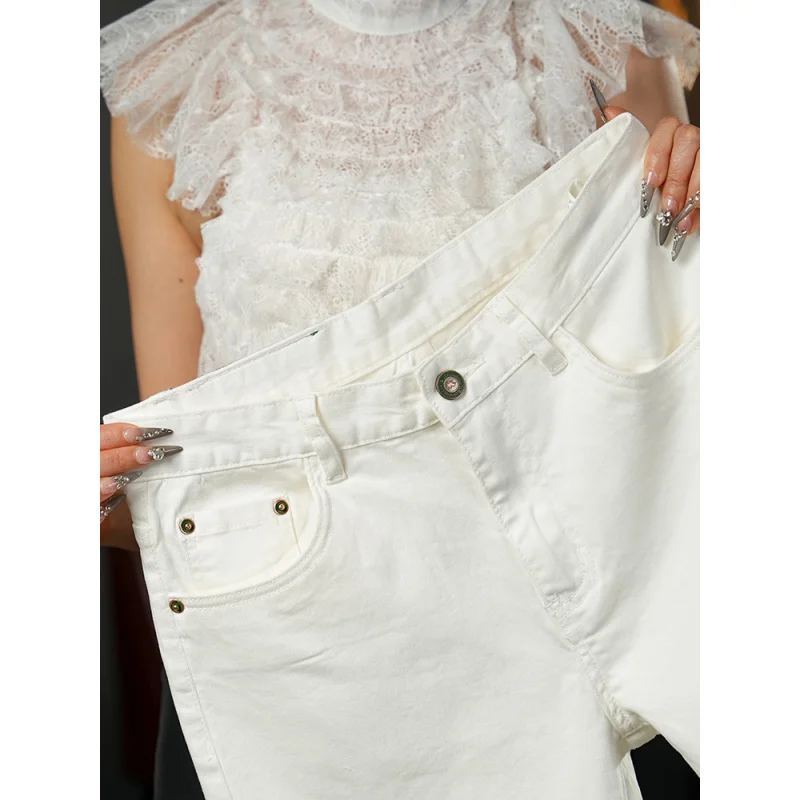 High end กางเกงยีนส์สีขาวหรูหราผู้ชายแฟชั่น SLIM FIT เท้าเล็กยืดหยุ่น 2025 ฤดูร้อนใหม่สบายๆกางเกงอเนกประสงค์