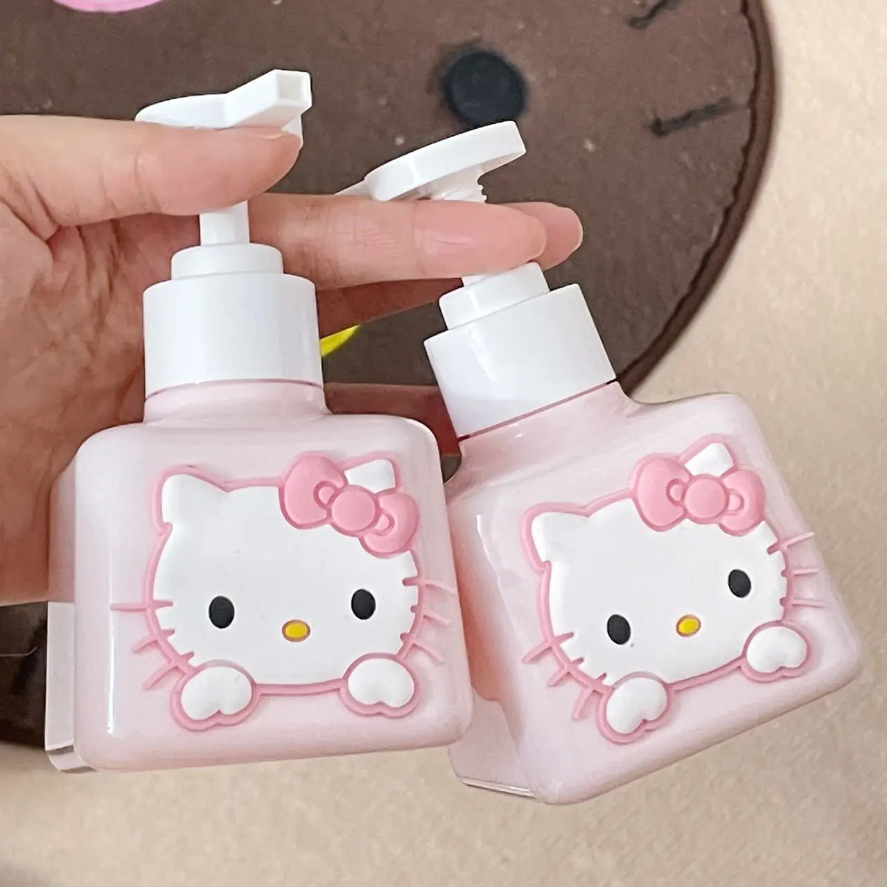 Kawaii الوردي كيتي زجاجة لطيف زجاجة معقّمة لليدين الديكور الديكور تقسيم المعبأة في زجاجات المحمولة زجاجة هلام الاستحمام بالجملة