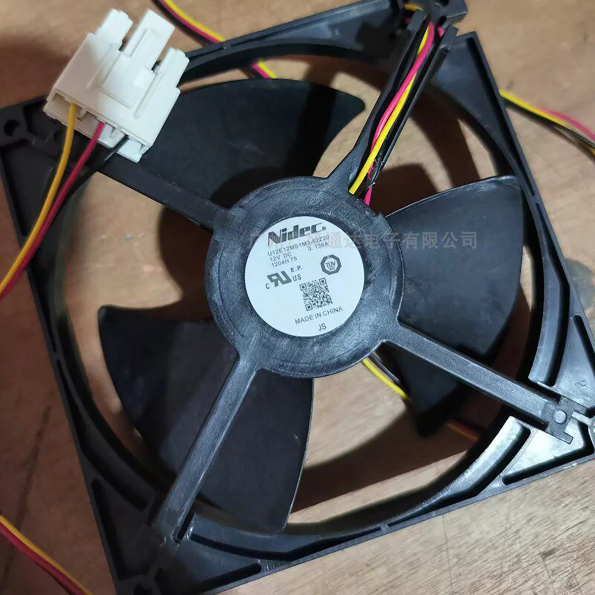 

U12E12MS1M3 12 В 0,136 А 12032 Вентилятор охлаждения холодильника