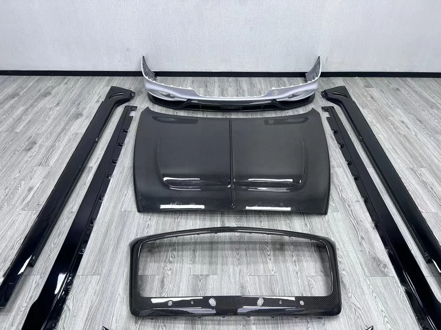 

For Upgrading the New Flying Spur to the Mansory Body Kit. Suitable