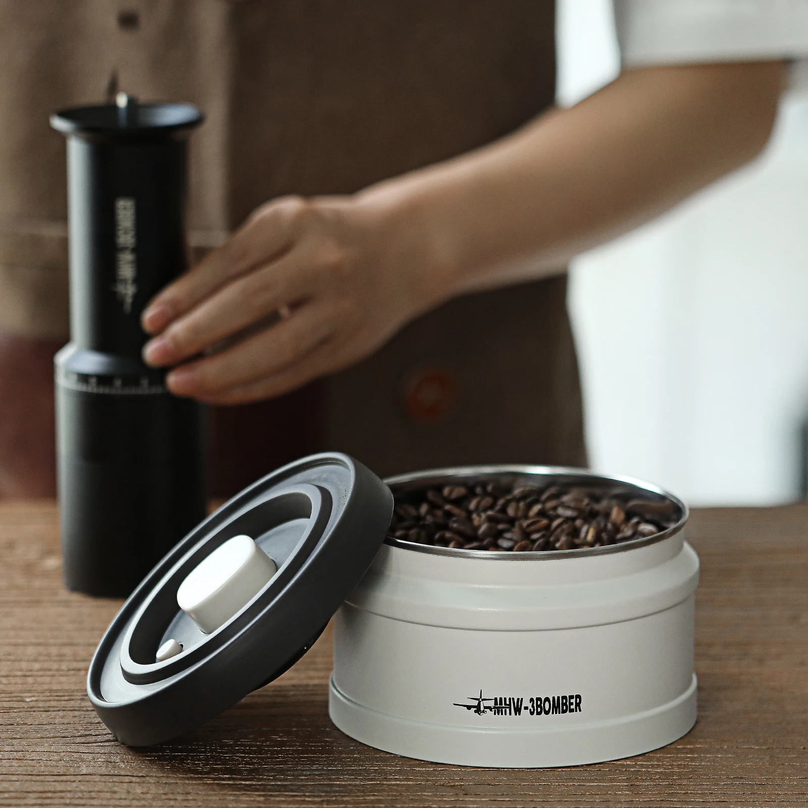 MHW-3BOMBER Manual Vacuum Airtight Canister Chic Coffee Bean Tea Storage Container Professional Home Kitchen Barista Accessories