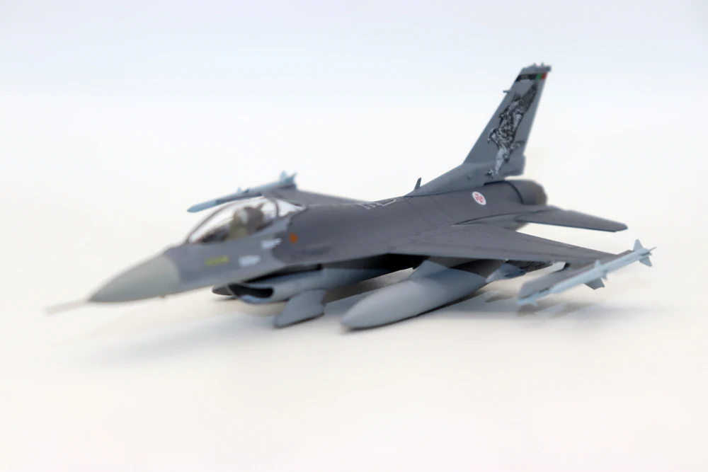 New 1/100 F-16AM F-16CM Fighting Falcon FAP 201st SQ 2013 Diecast alloy simulation model aircraft for collection gift