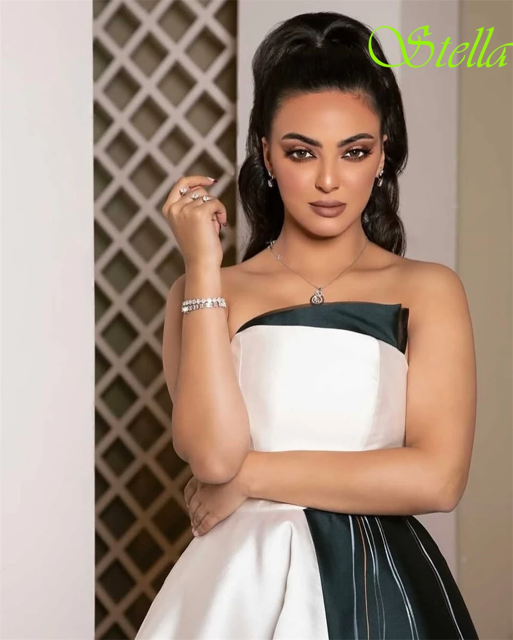 Customized Simple Strapless Sleeveless Evening Dress High Quality Satin Prom Dresses Delicate Contrast Color Party Gowns