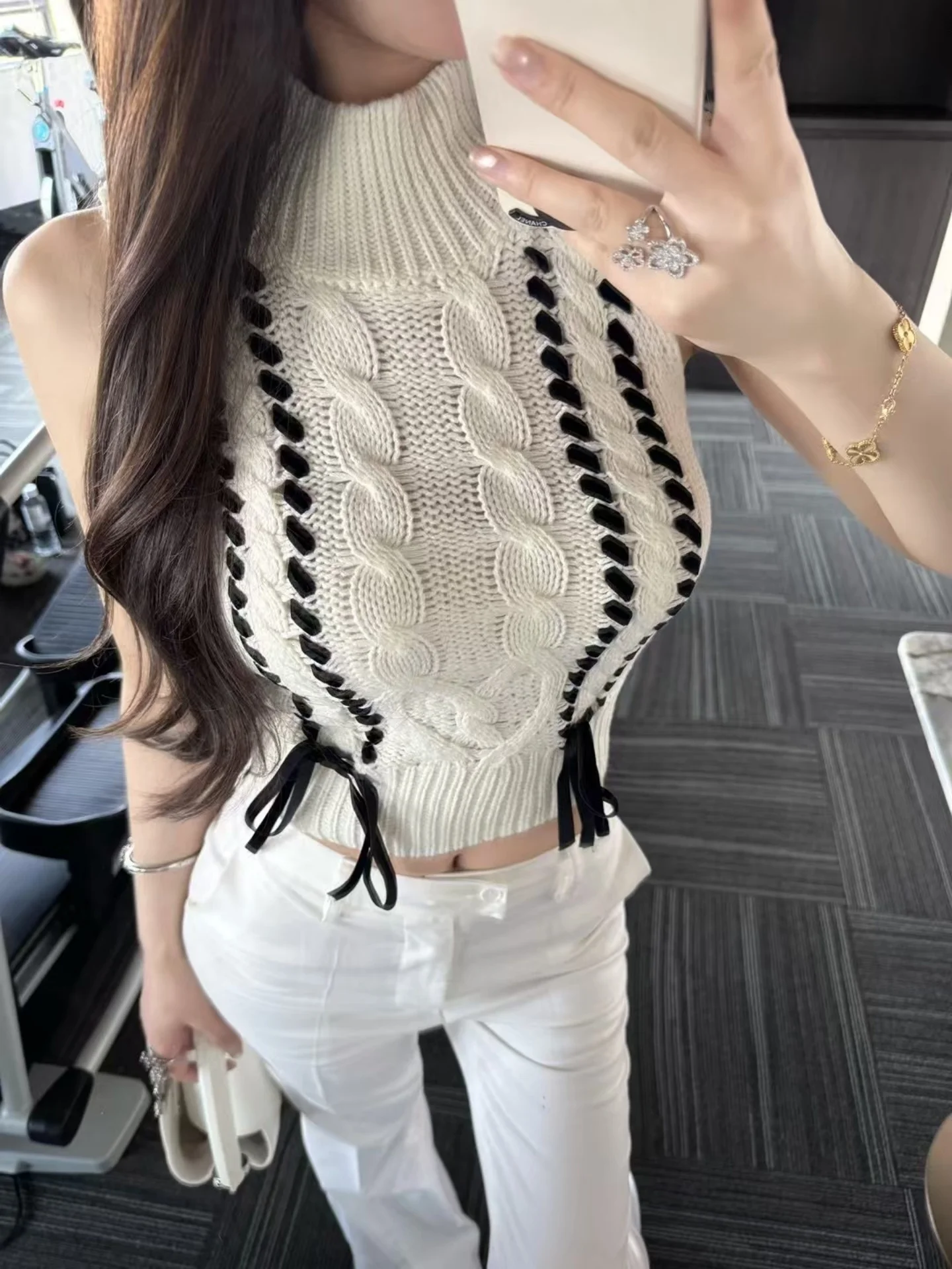 Colete Curto Tricotado Estilo Francês para Mulheres, Moda de Verão, Design de Gola Alta em Cor Sólida, Camisa Casual com Cont...