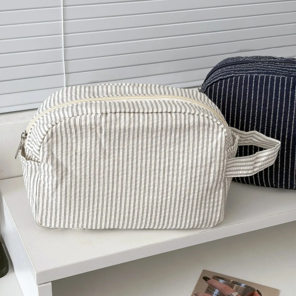 Handheld Large-capacity Cosmetic Bags Men Women Universal Portable Wash Bag Travel Organizer Bag Clothing Storage Liner Bag