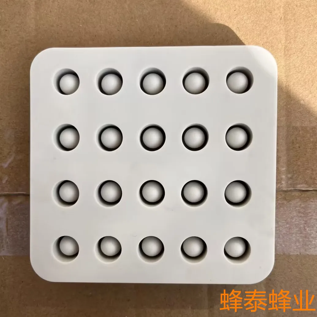 Cross-border Hot-selling Silicone Nest Foundation King Cup 20-hole Manual Rubber Nest Foundation Cup Beeswax Royal Jelly Cup Bee