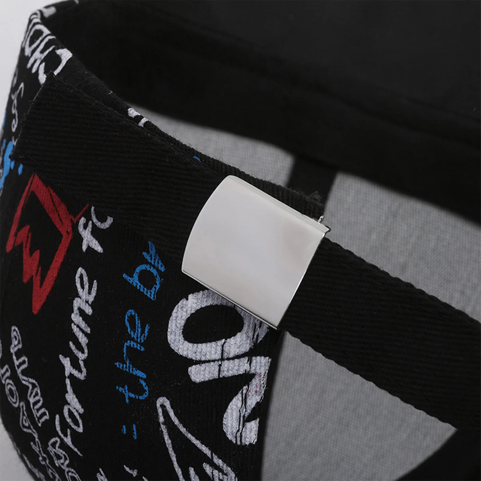 Hiphop-Baseballkappe mit Graffiti-Print, verstellbar, Sonnenschutz, atmungsaktiv, für den Sommer im Freien, für Männer und Frauen – Detail 2