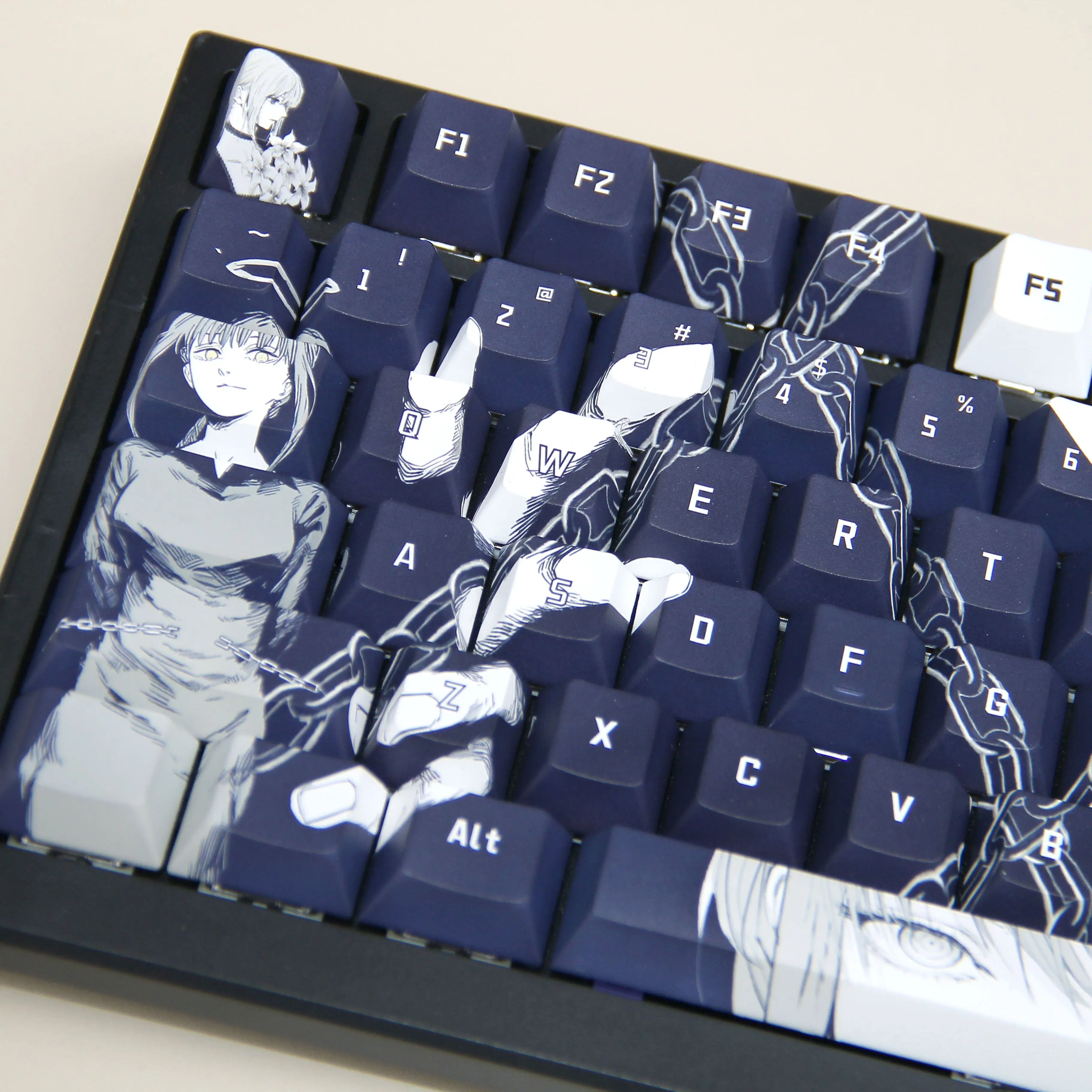 120 Keys マキマ Makima Keycaps Chainsaw Man PBT チェンソーマンDye-Sub Keycaps Anime Cartoon Key Caps for ANSI Made68 Mad68 Wooting60