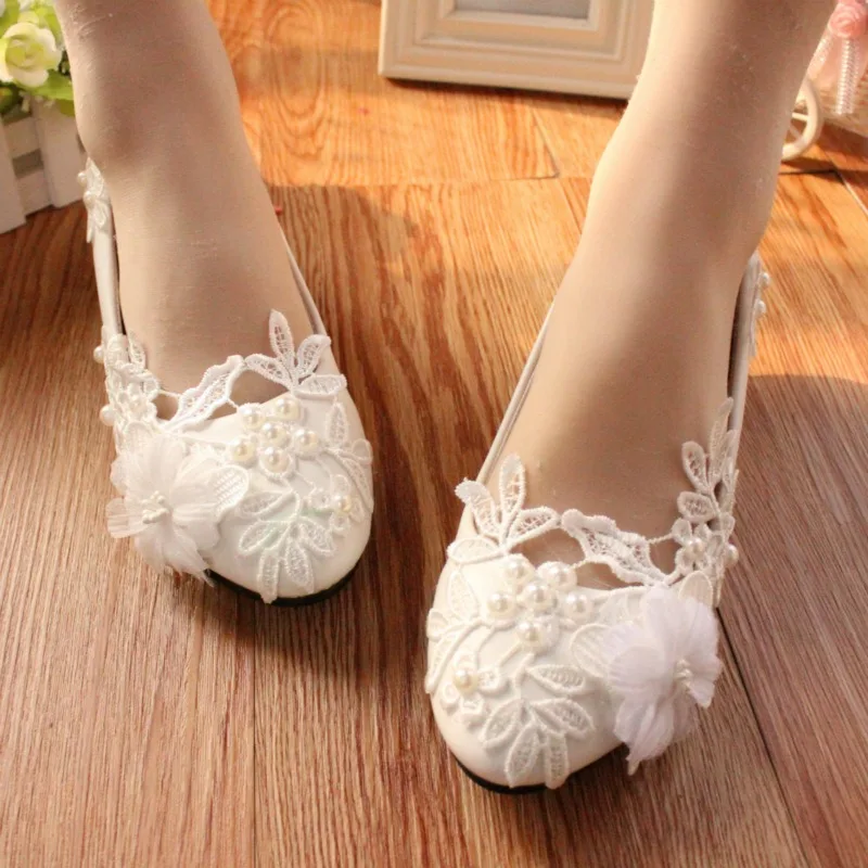 Luxury White Wedding Pumps Shoes Women PU 3CM Thin Heels Fashion Lace Shallow Flower Manual Accessories Women Heeled Party Shoes