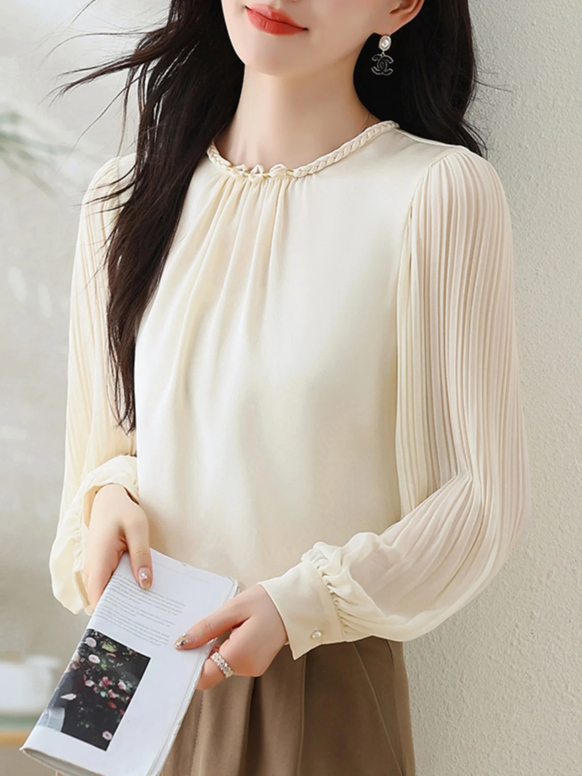 

Elegant Women's Shirt Lantern Sleeve Chiffon Blouse Design Pressed Pleat Sleeve High-End Lightweight Autumn New Arrival