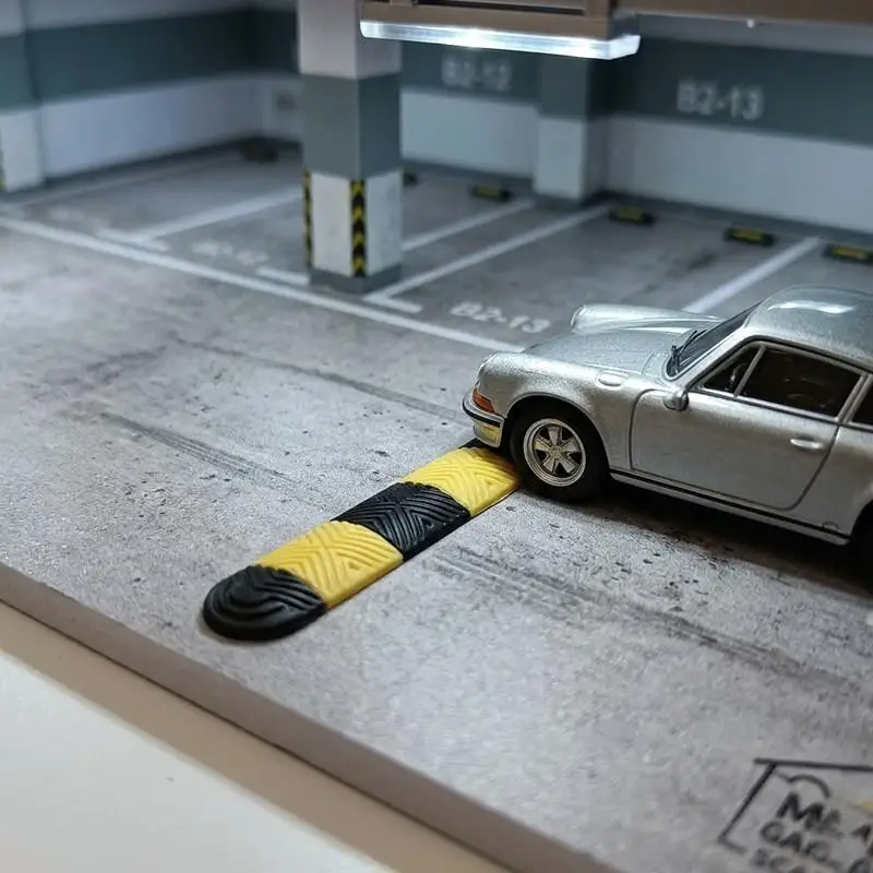10Pcs Simulation Miniature Speed Bump Model Buffer Strip Parking Roadblock Tools 1/64 Mini Car Parking Lot Diorama Layout Decor