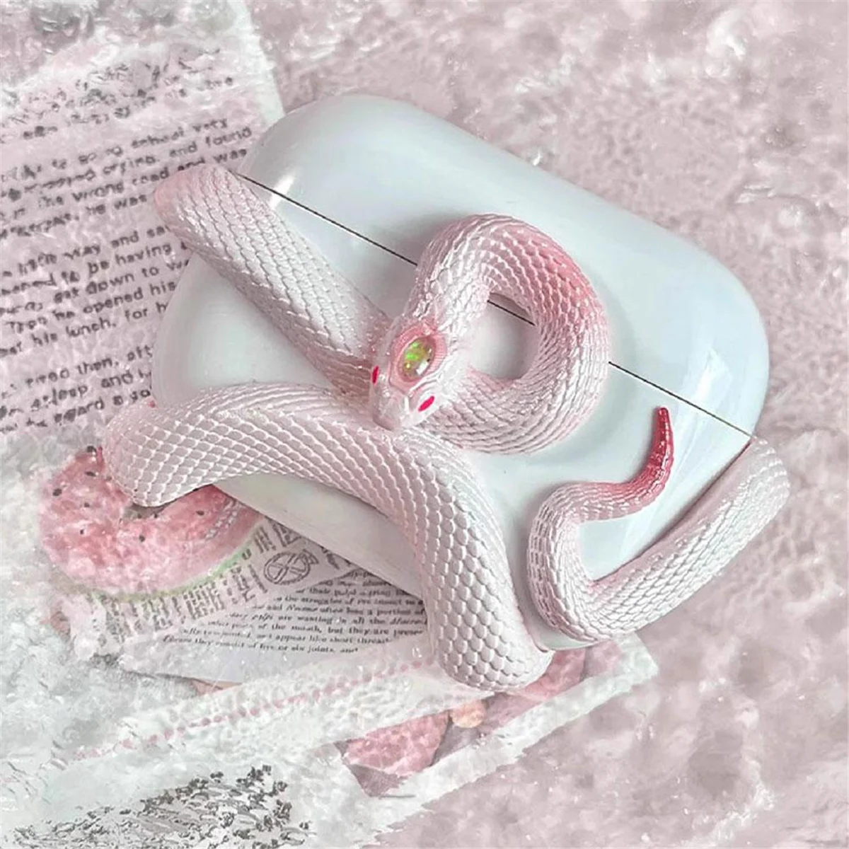 #016V Snake-Shaped Earphone Protective Case Anti-Drop and Scratch-Resistant Hollow Design Resin Earphone Case C F (White)