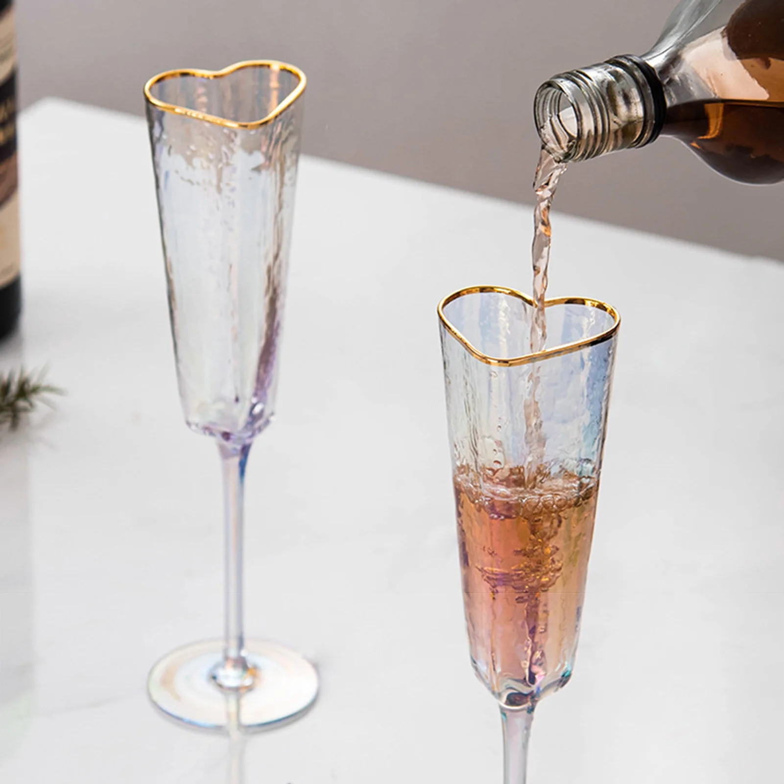 

Golden Rimmed Champagne Flutes, Simple Drinkable Clear Glass, Heart Shaped Goblet, Wine Drinking Glass for Wedding Party