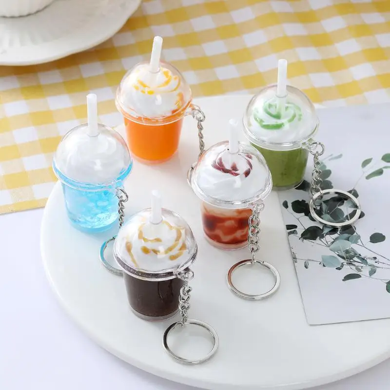 1 Stück Realistischer Mini-Eiscreme-Soda-Becher Schlüsselanhänger mit Kirschaufsatz in Leuchtenden Farben zur Taschendekoration und als kleines Geschenk – Detail 6