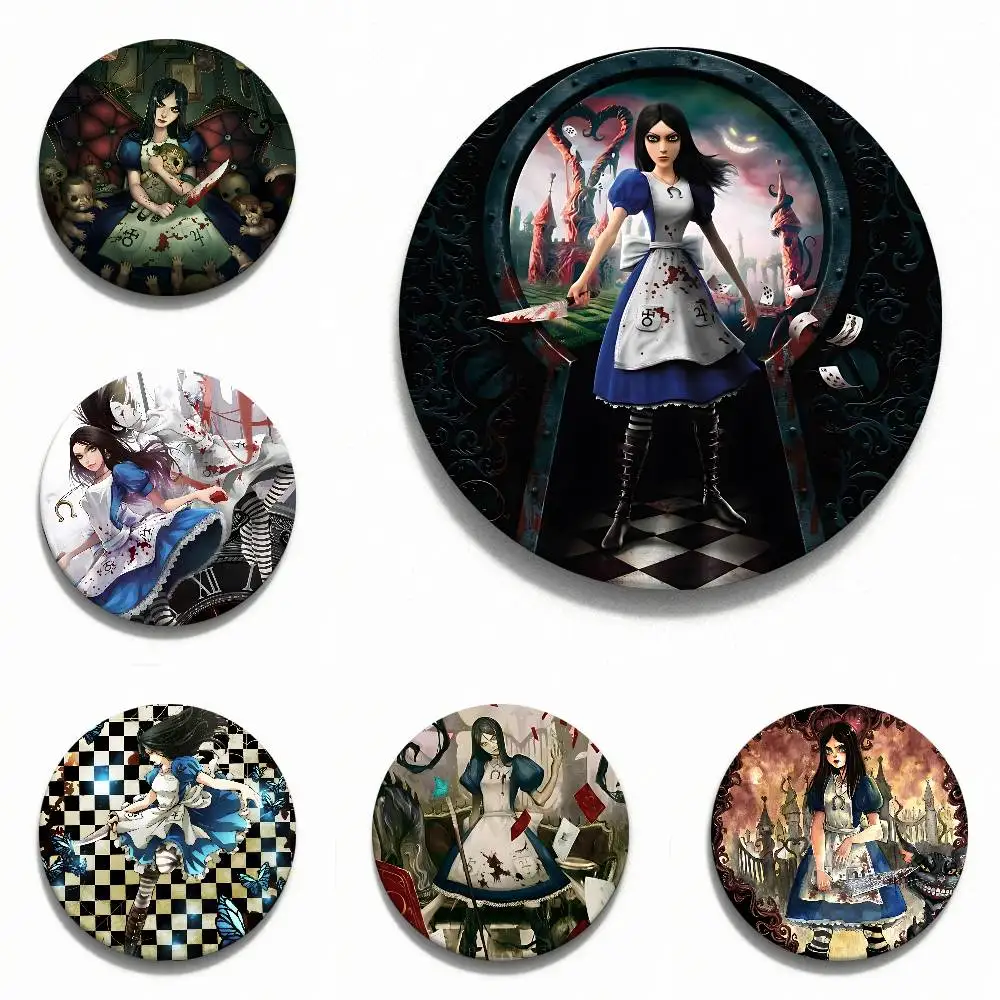 Juego Alice Madness Returns insignias broches redondos de dibujos animados pines hechos a mano para mochila accesorios de joyería regalos insignia A