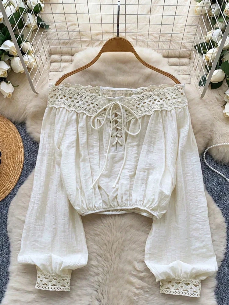 Image of Stylisches Damen-Off-Shoulder-Oberteil mit Taillenbund, Spitzenbesatz, Langen Ärmeln und Bindedetail: Lässig und Elegant