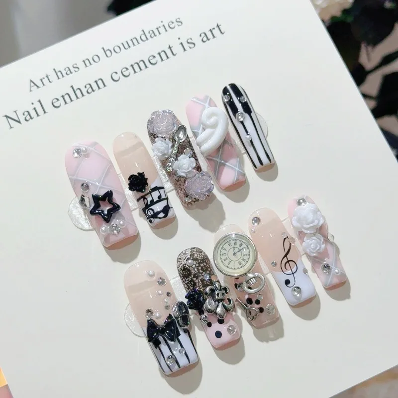 Uñas postizas retro vintage con notas musicales, estilo gyaru, francesas hechas a mano, rosa con moño y perla, arte de uñas Y2K 4