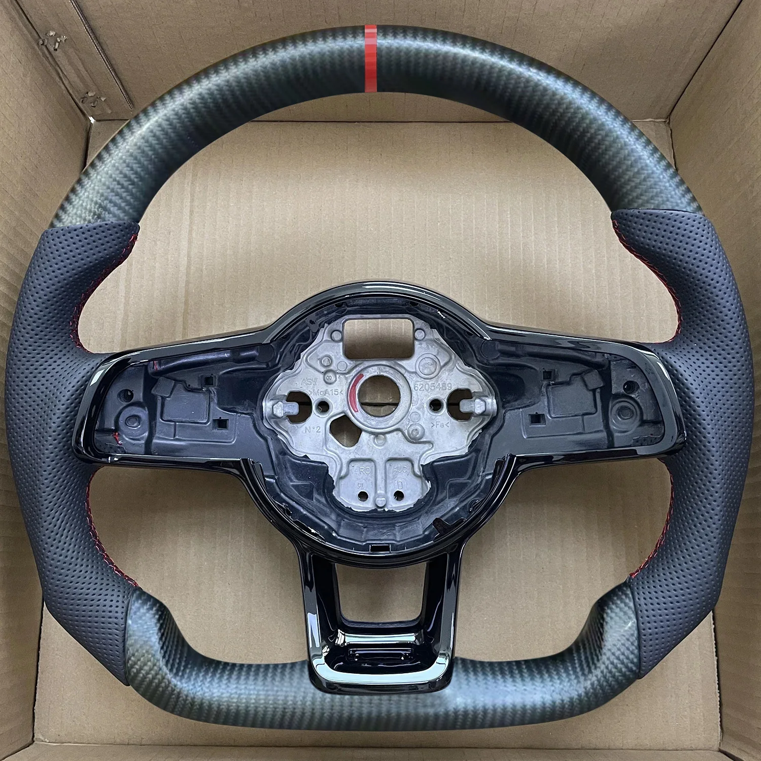 

Противотуманное рулевое колесо из углеродного волокна, перфорированная кожа для VW Golf MK7 7.5 GTI GTD GTE R 2013-2020 Polo GTI DSG с рамкой для ключа