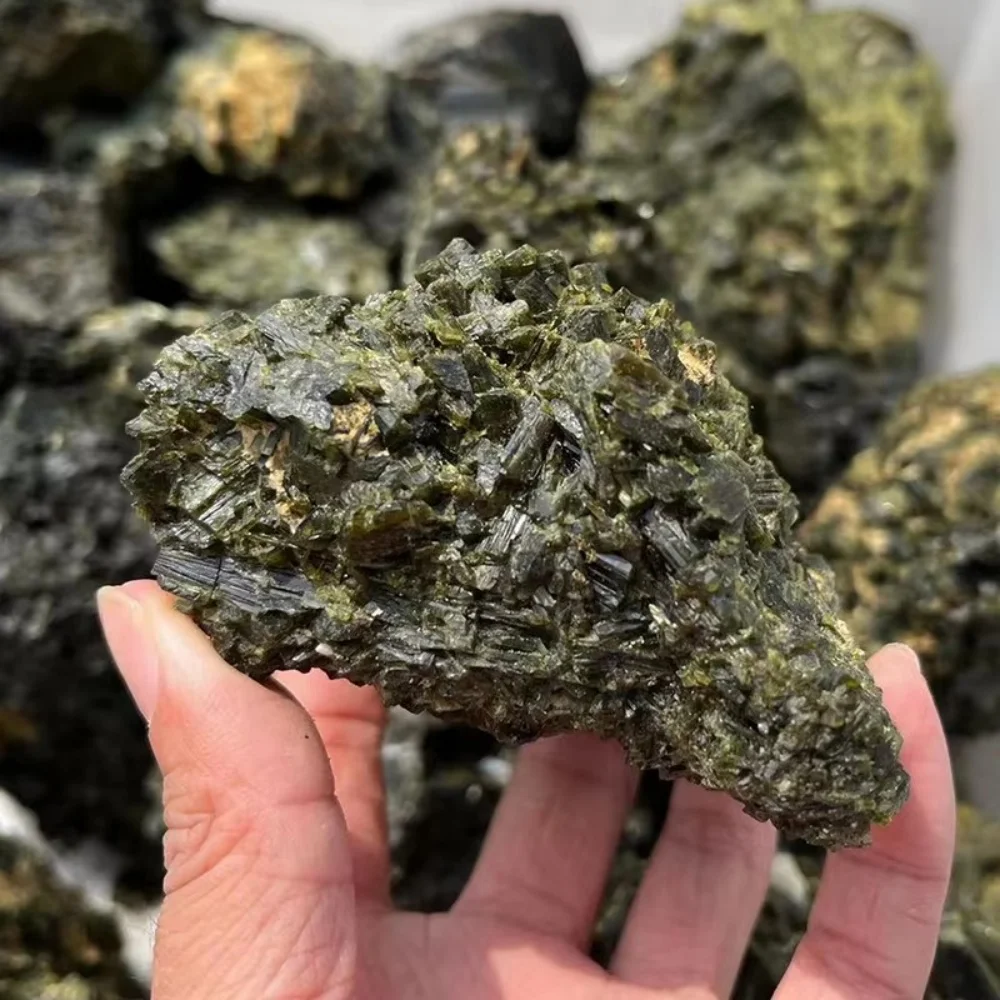 Venta al por mayor, cristal curativo natural, clorito verde, espécimen mineral, turmalina verde, piedra cruda, mica verde, piedra cruda para decoración del hogar