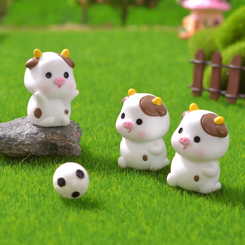 Figurines Miniatures Cute Cow Micro Landscape Ornaments For Hoom Decoration Bedroom Office Desk Accessories Interior Room Decor