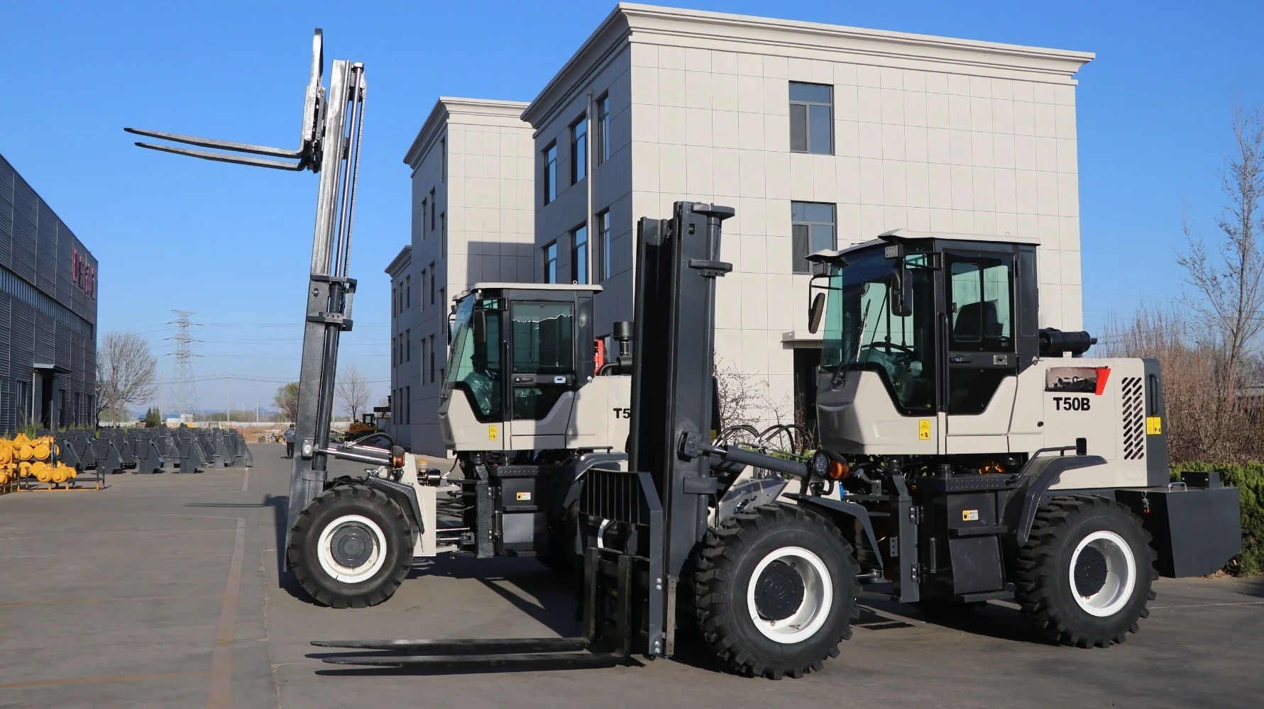 3 Ton 4WD All-Terrain Forklift Off-Road CE Certified with After-Sales Guarantee