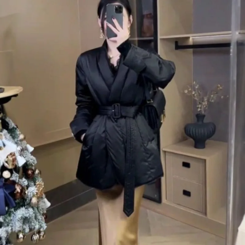 الراقية بيرليسسينت الساتان القطن دعوى المرأة السوداء الخامس الرقبة الدانتيل متابعة الخصر لتبدو ضئيلة ونبيلة مزاجه التنقل السترات