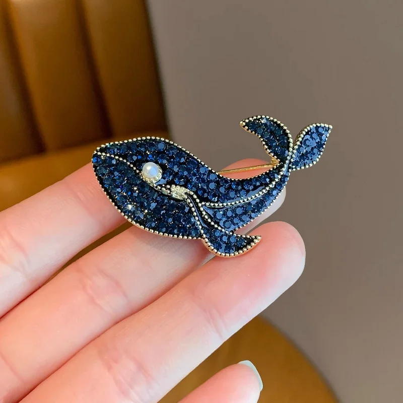 New Blue Whale Pearl Brooches for Women Men Full Rhinestone Marine Fish Animal Crystal Brooch Pins Party Clothing Jewelry Gifts