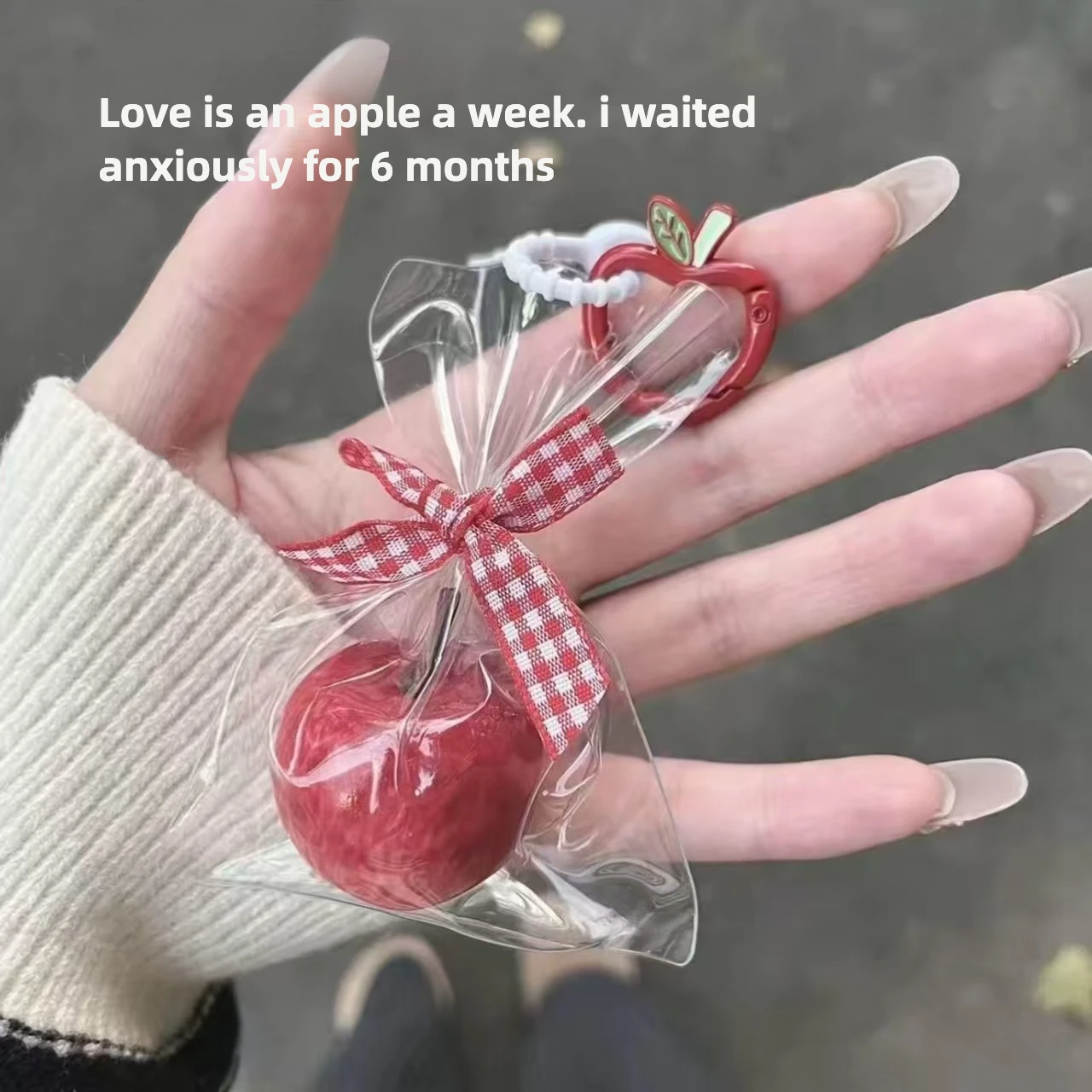 

Christmas Gift Artificial Apple Keychain | Creative "Peace & Joy" Charm for Cars & Bags | Holiday Festive Pendant Accessory