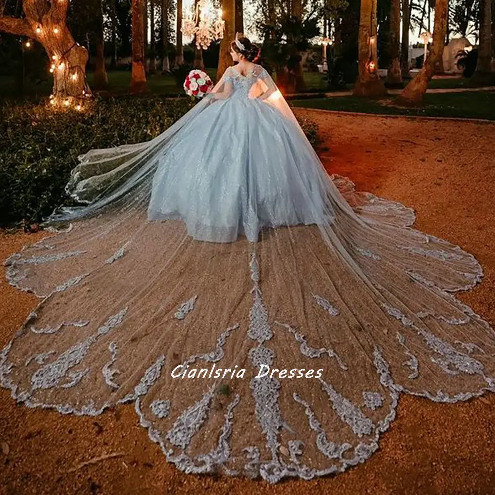 Jasnoniebieskie kwiaty 3D kryształowa sukienka na Quinceanera z Cape Ball suknia Off The Shoulder aplikacje gorset Sweet 15 Vestidos XV Años