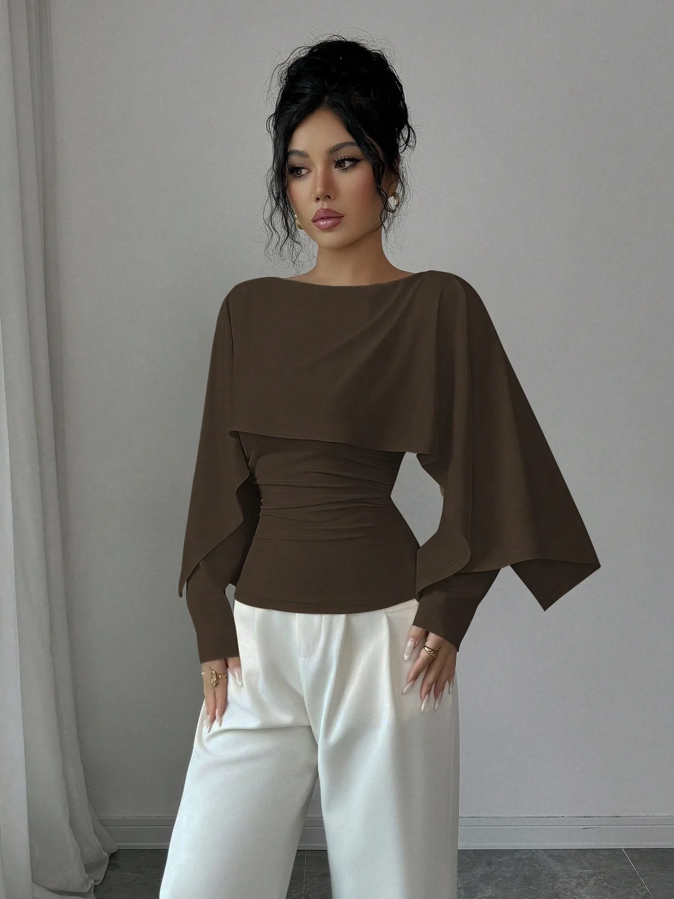 Elegante, schlanke, einfarbige Cape-Bluse für Damen, langärmelig, zweiteilig aussehend, figurbetont, schick, für Büro, Abend, Party, Dating, Alltag. – Detail 15