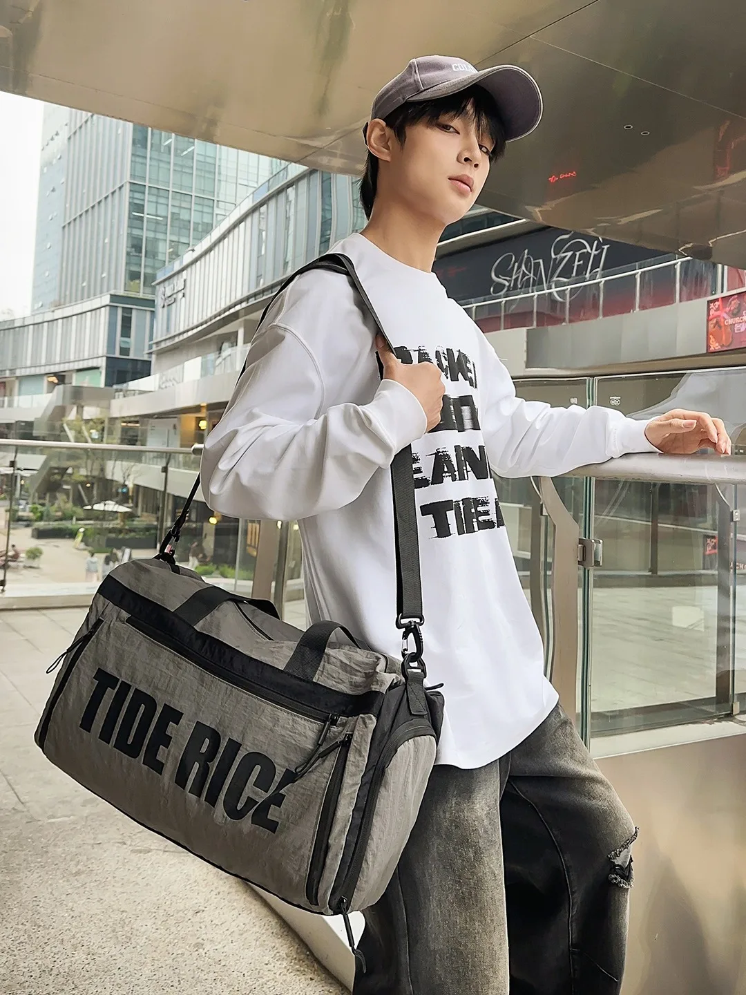 Large-capacity travel bag with independent shoe compartment, business trip luggage bag, dry-wet separation sports gym bag, bulk