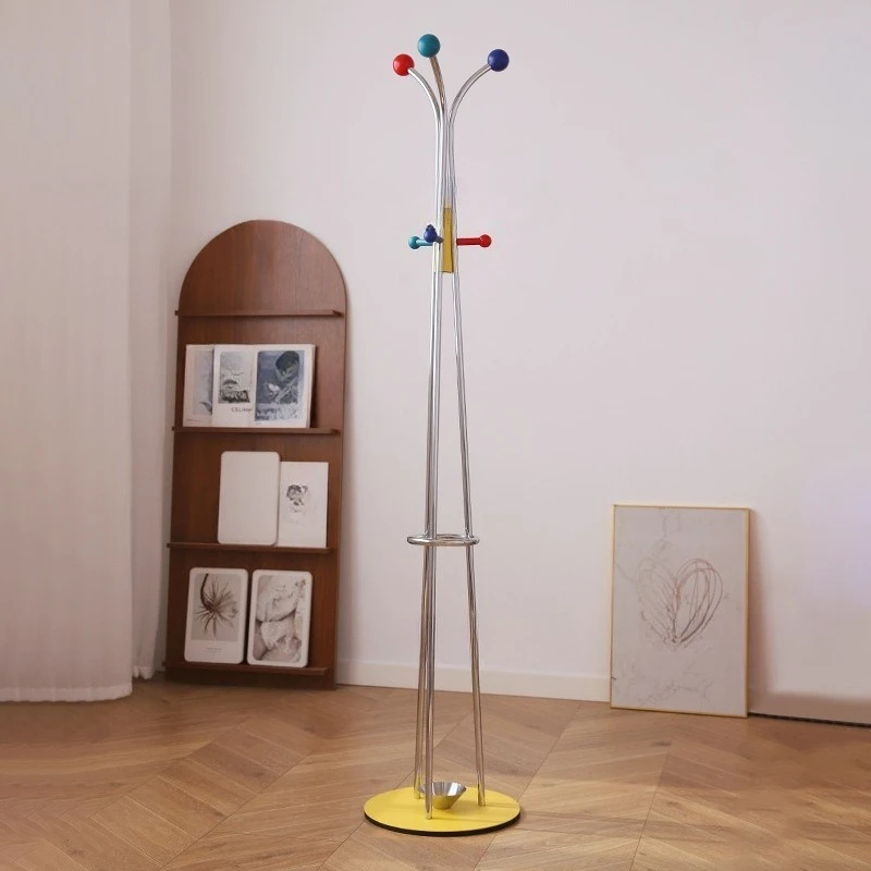 Perchero de dormitorio de color, perchero nostálgico para el hogar